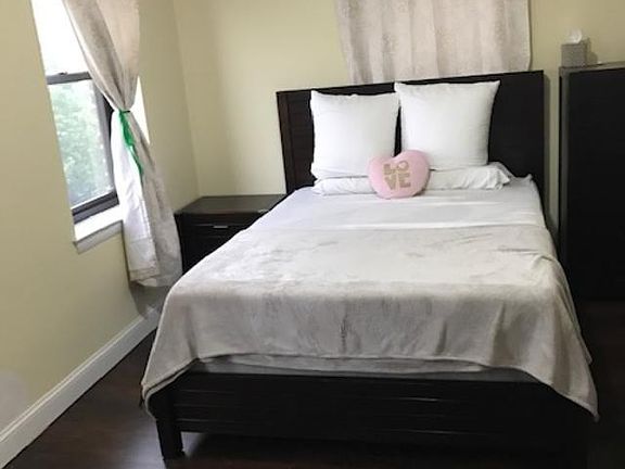 3rd image of 3245 88th St APT 410