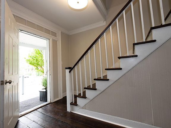 5th image of 218 Cabell St