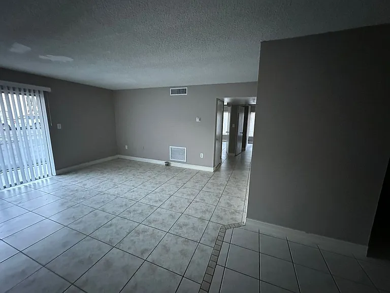 1830 Maravilla Ave #309 — Photo 7