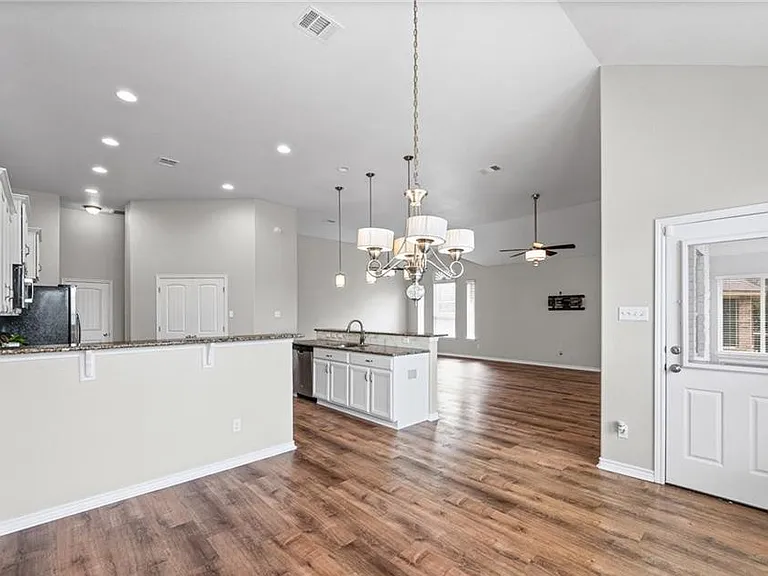 3381 Vineyard Trl — Photo 6