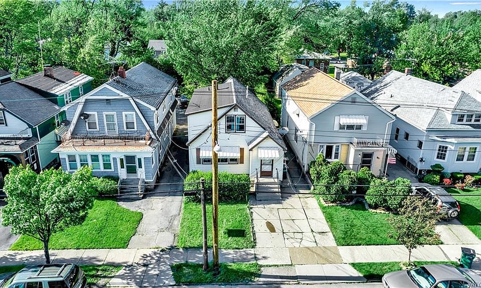 1st image of 546 Winspear Ave