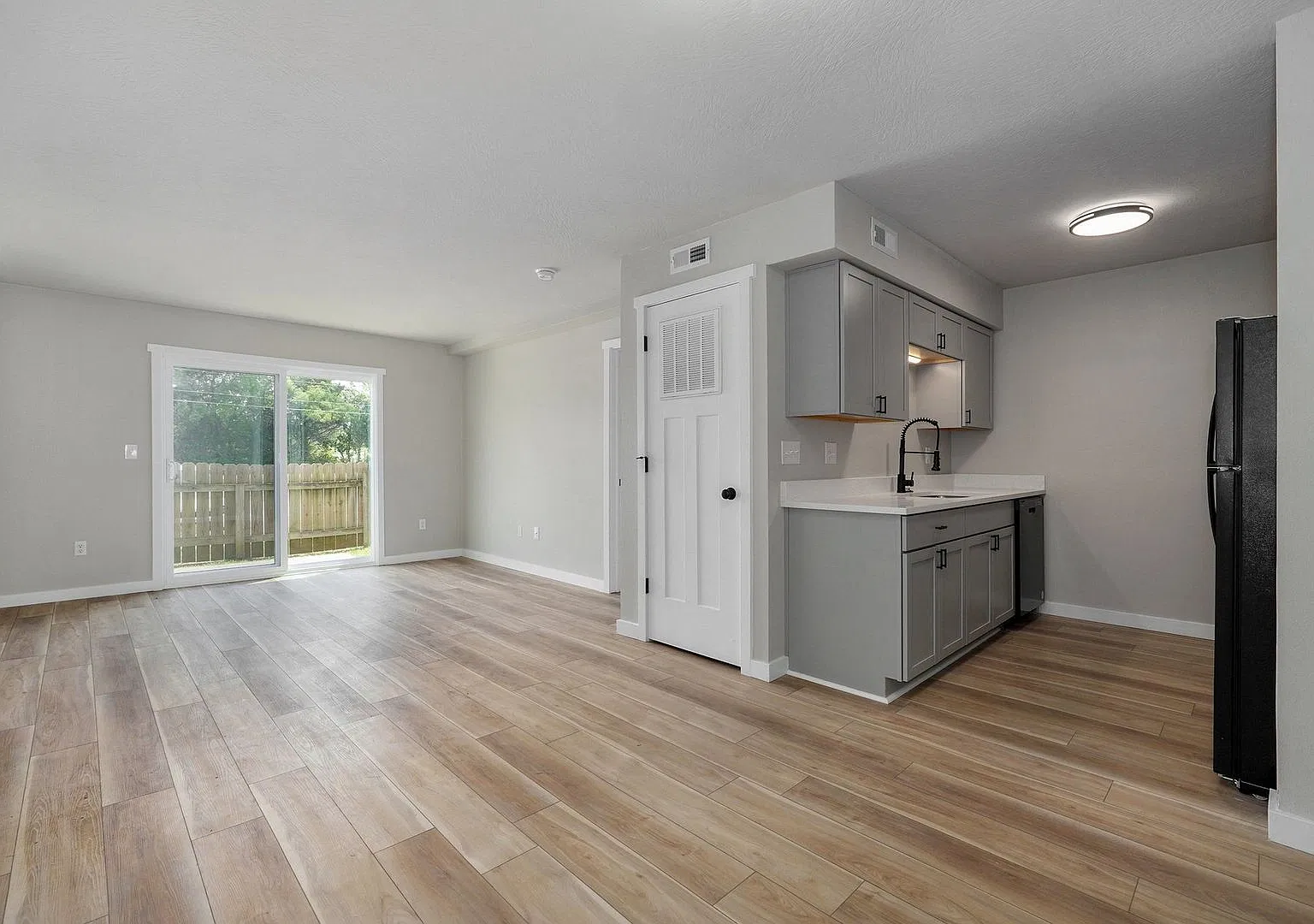 2213 E Macs Ct — Photo 1