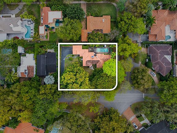 4th image of 3519 Toledo St
