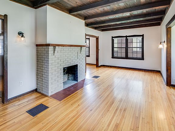 2nd image of 313 E Washington St