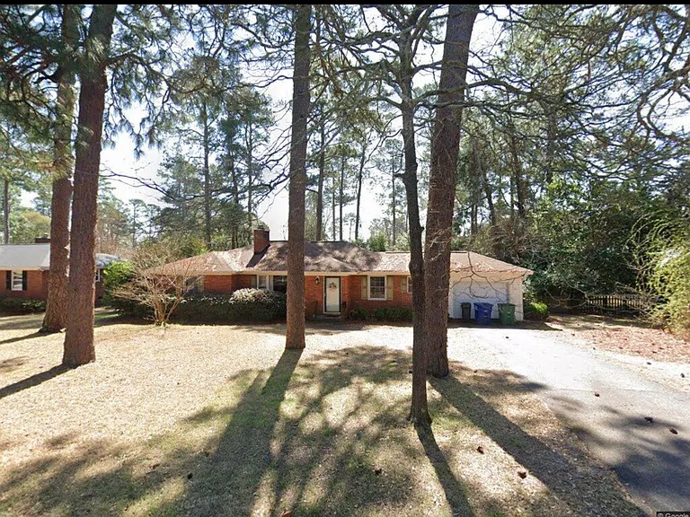 1011 Kerr Dr SW — Photo 1