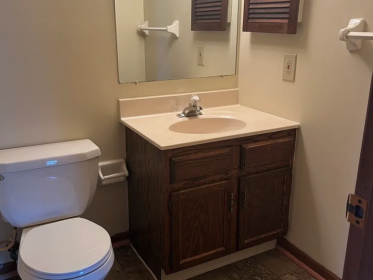 Hall full bathroom