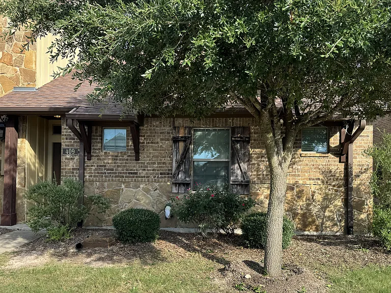 409 Momma Bear Dr — Photo 2