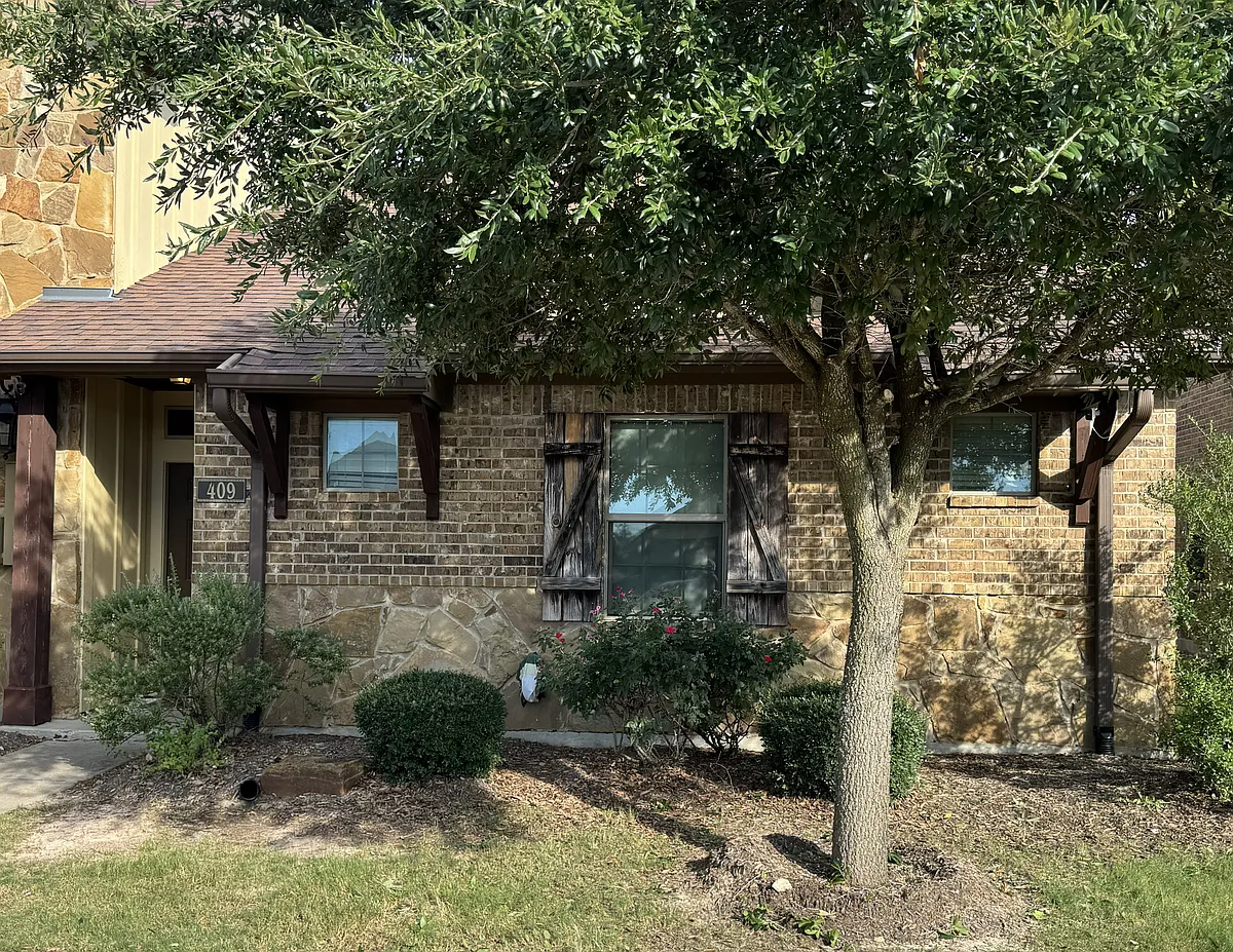Building Photo - 409 Momma Bear Dr