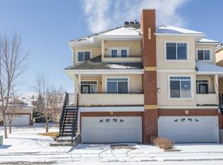 175 E Sierra Morena Lndg SW, Calgary, AB T3H 4K3