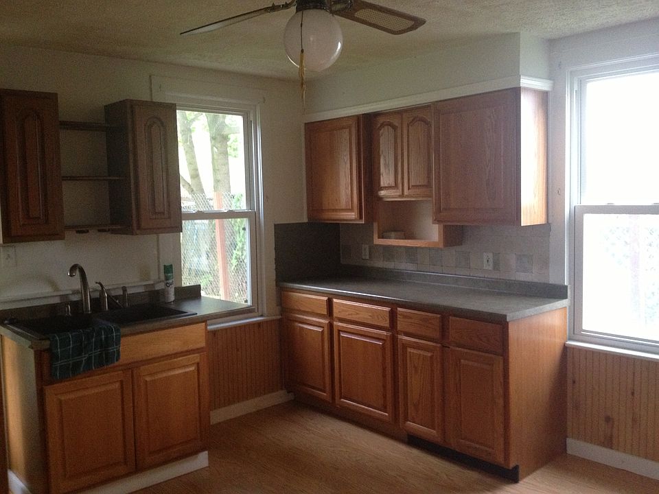 1st image of 385 Willow St