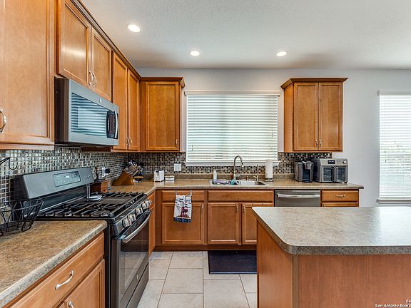 3rd image of 12526 Crockett Way