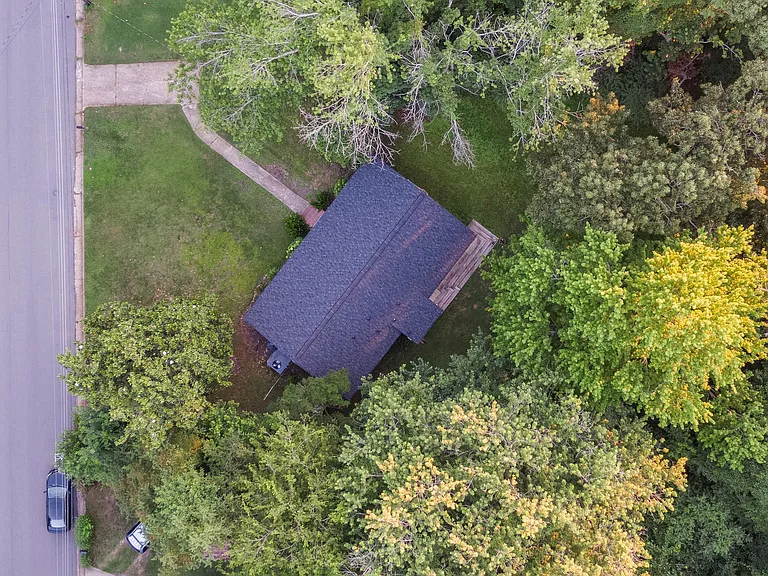 121 Winston Dr — Photo 3