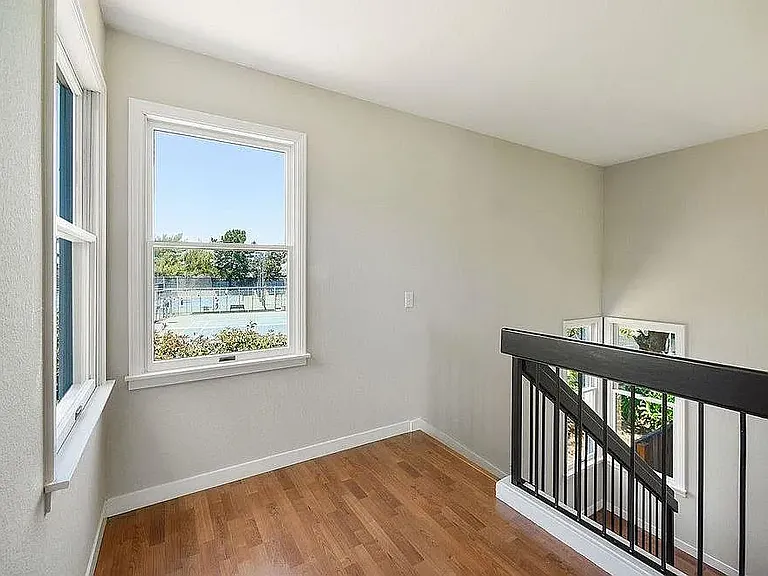 552 Centre Ct — Photo 11
