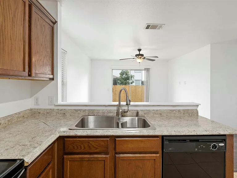 12409 Sky Harbor Dr — Photo 9