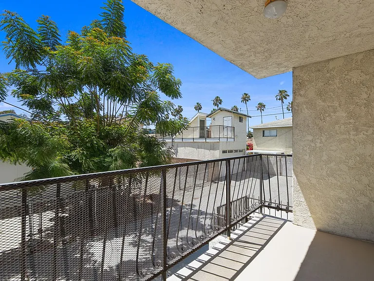 Cabrillo Ave — Photo 25