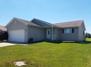 12 Ontario Ave, Wenona, IL 61377