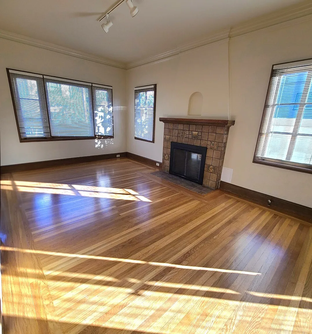 2 bed, 836 sqft, $3,750 — Photo 2