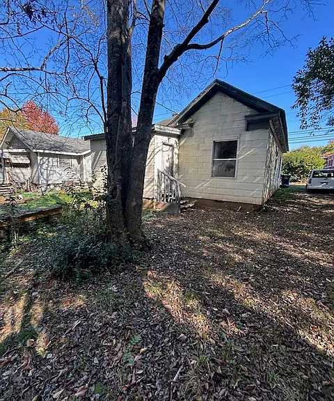 705 Salisbury St — Photo 11