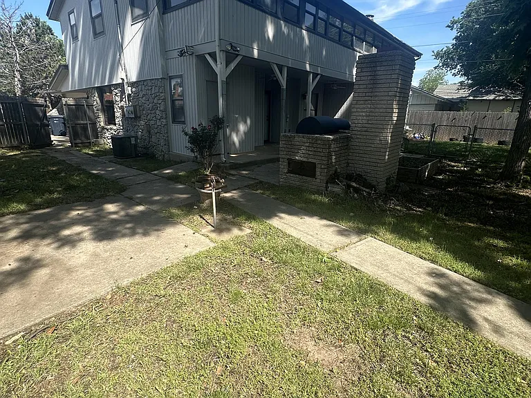 3612 N Drexel Blvd — Photo 4
