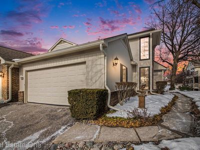 7174 Creeks Xing, West Bloomfield, MI, 48322