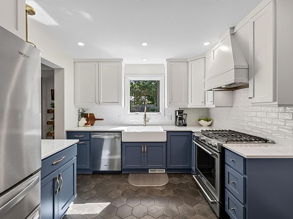 5th image of 321 Kensington Dr