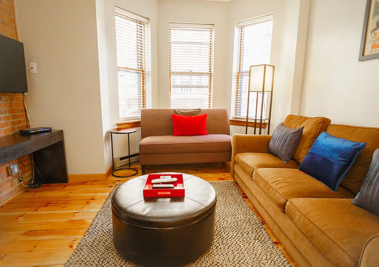 No Brokers Fee, Nicely updated 1 bedroom / 1 bathroom in South End, New Kitchen, Laundry on a Sit... — Photo 1