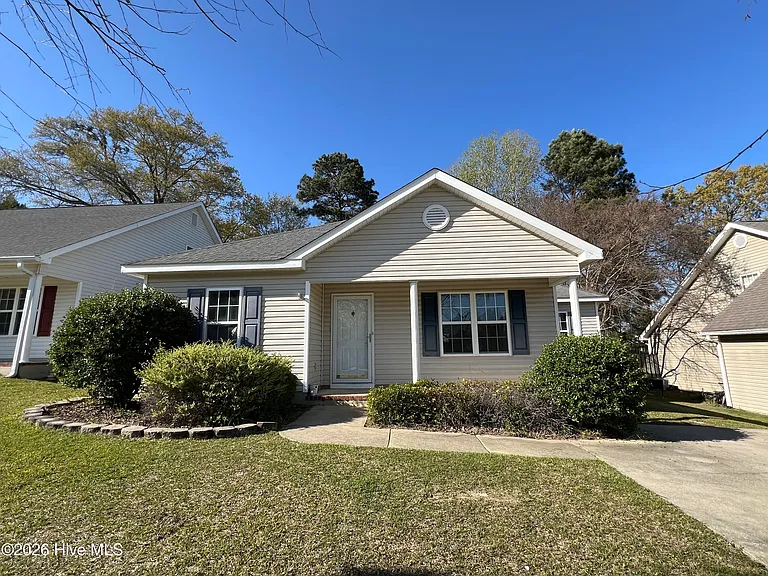 1966 Shoreline Dr — Photo 1