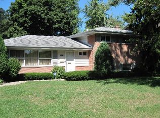 1240 Sherwood Rd #D, Glenview, IL 60025