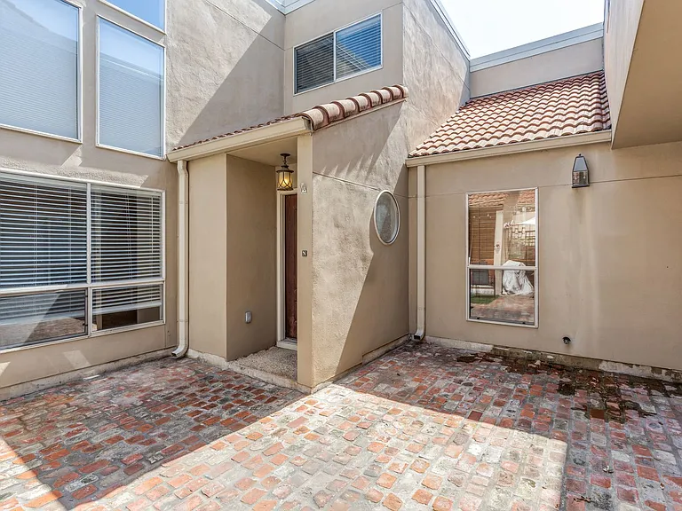 201 W Craig Pl #N — Photo 2