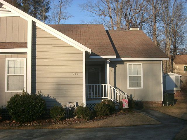 1st image of 932 S Hornbeam Dr