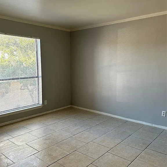 PLAZA VERDE CONDOS — Photo 17