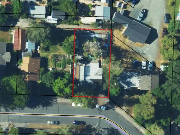 416 SW I St, Grants Pass, OR 97526