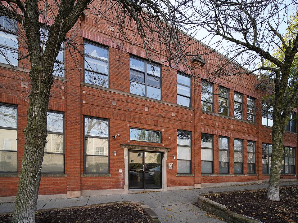 1st image of 1111 W Cornelia Ave APT 102