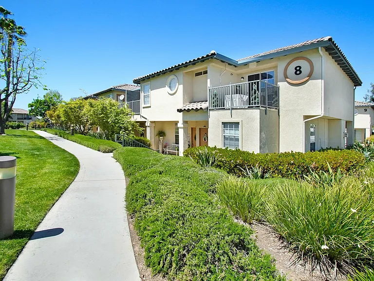 La Villa Apartments — Photo 7