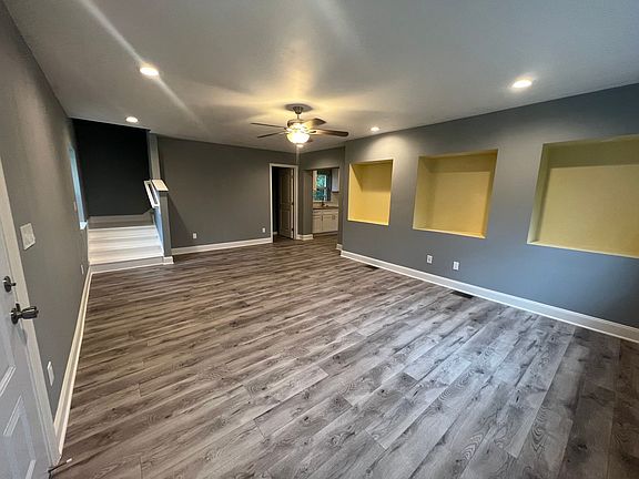 3rd image of 2062 Hollywood Dr