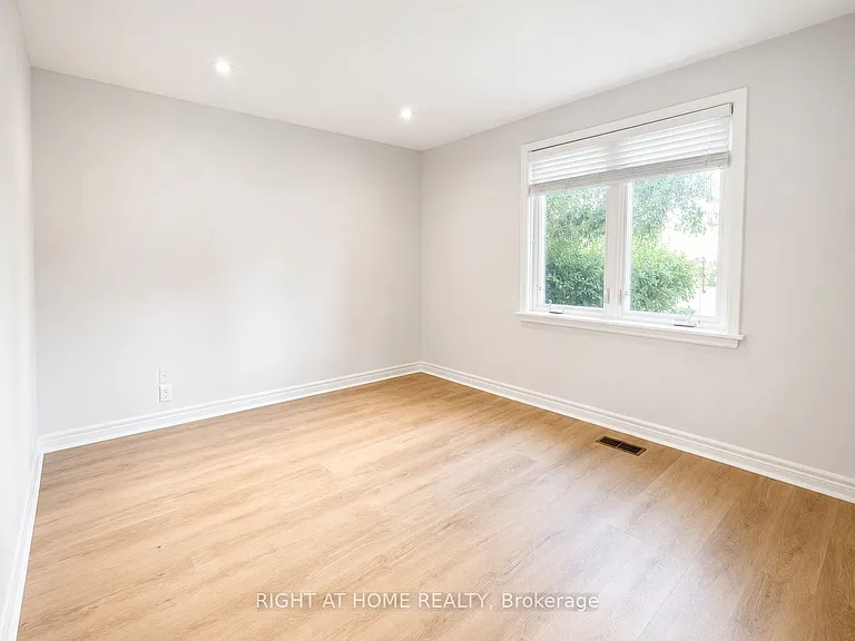 55 Verwood Ave #MAIN — Photo 6