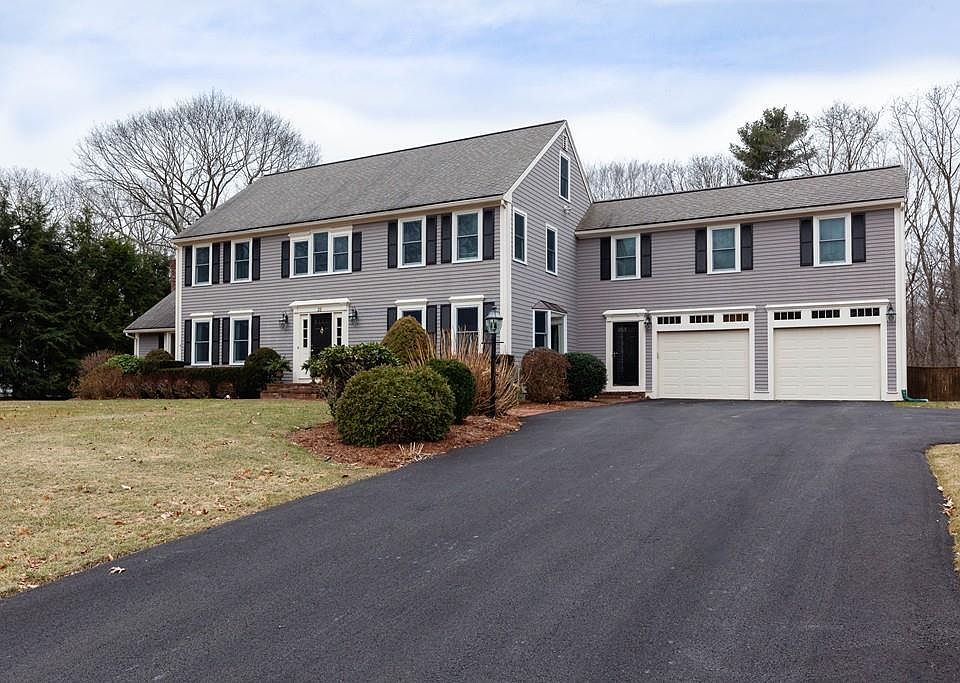1st image of 28 Hillington Dr