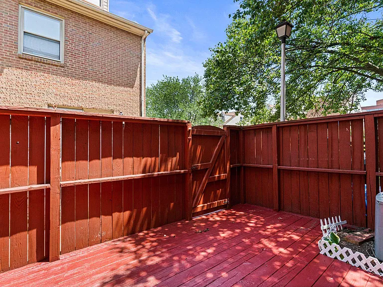 1141 N Vernon St — Photo 21