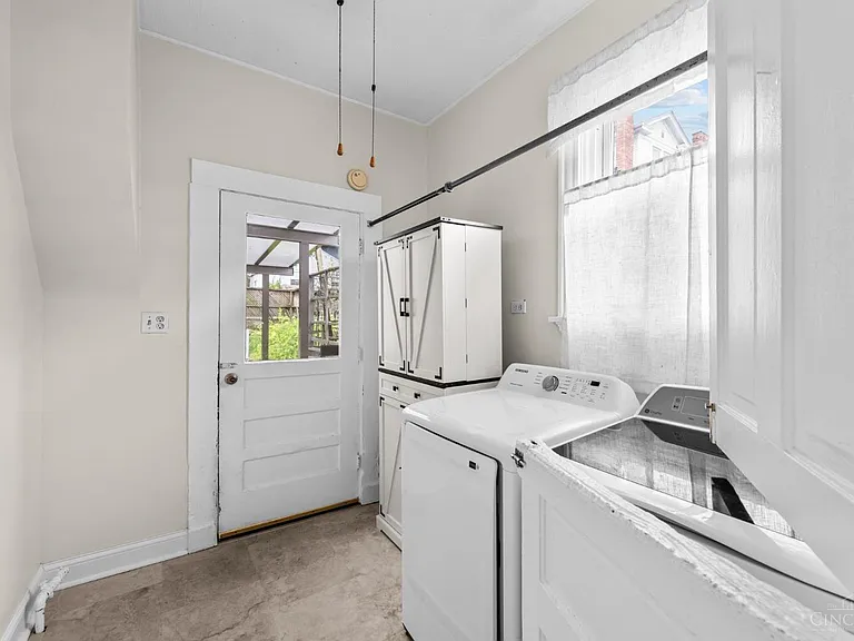 3847 Burwood Ave — Photo 12