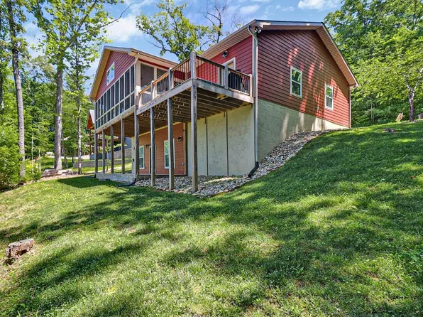 140 Rindler Rdg, Byrdstown, TN 38549