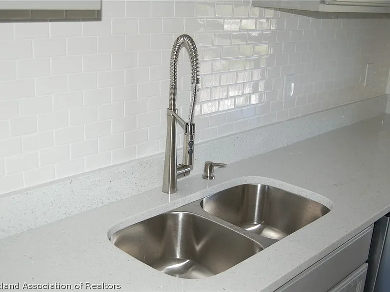 3619 Edgewater Dr — Photo 20
