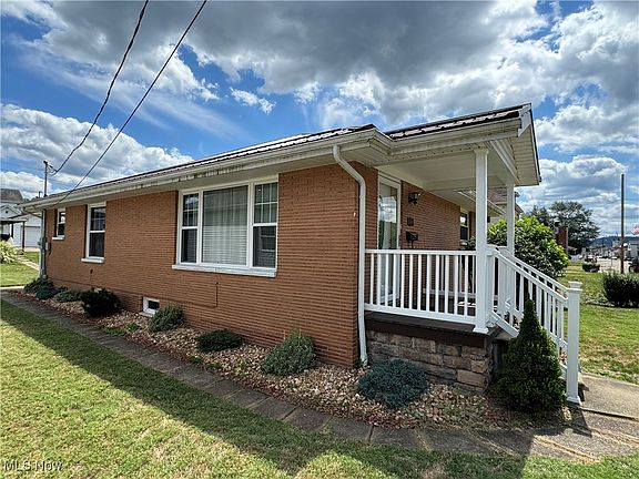 2nd image of 606 Walden Ave