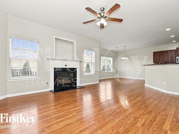 2nd image of 1878 Hampton Ln