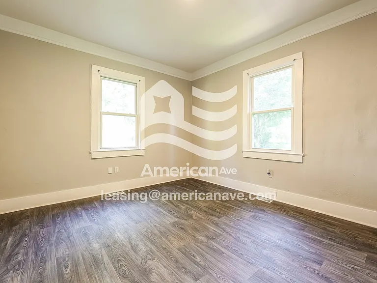 1643599_011_bedroom_12.jpg