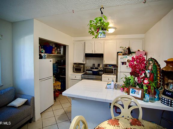 3rd image of 636 Paseo La Perla