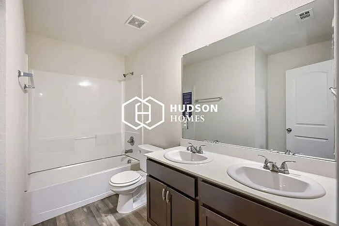 1415 S Austin St — Photo 12