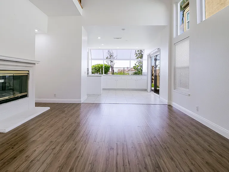 25035 Eaton Ln — Photo 9