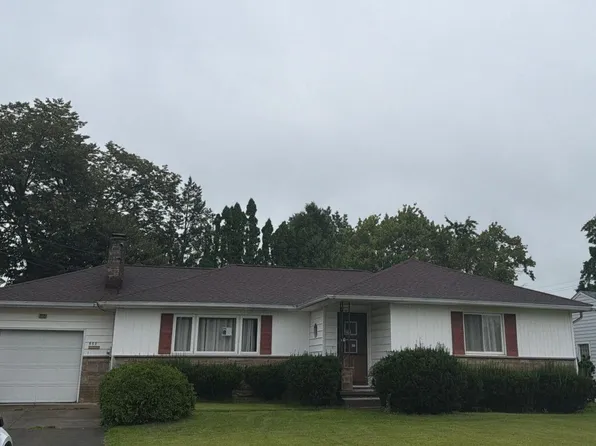 652 Hazel St, Girard, OH 44420