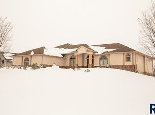 47156 S Clubhouse Rd, Sioux Falls, SD 57108