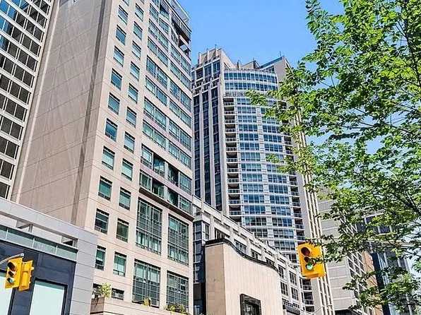 102 Bloor St W #305, Toronto, ON M5S 1M8